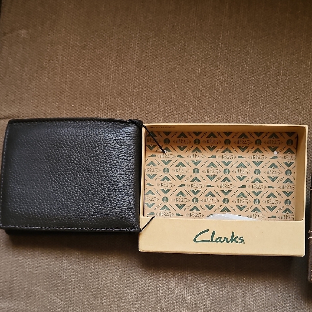 Clarks Wallets X2 - Picture 2 of 5
